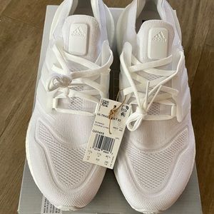 Men’s white ultra boosts